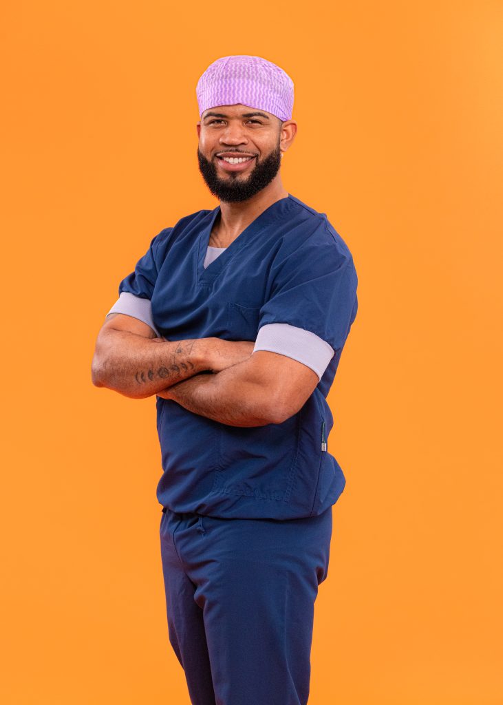 Wervingsfotografie voor Ontdek Verpleegkunde met kleurrijk portret van een zorgprofessional